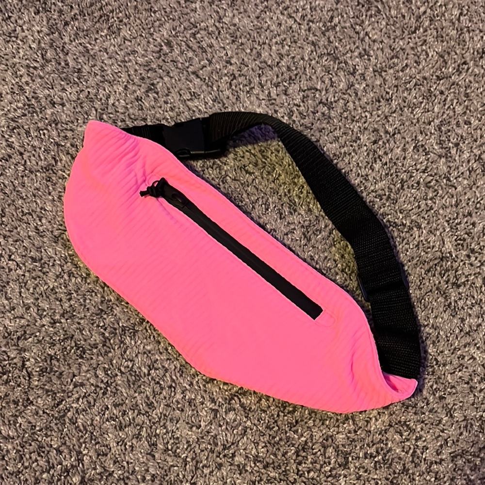 Triangl pink fanny pack